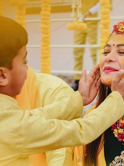 Somesh Chaurasiya - Wedding Photography & Cinematography Vibrant Haldi & Mehendi Moments photo 30