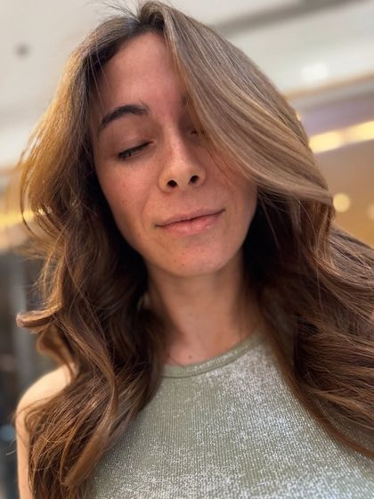 This client is glowing with her new no-bleach balayage. The color complements her skin tone perfectly, giving her a fresh and radiant look.