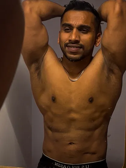 A mirror check showing abdominal and chest definition. Staying lean requires a consistent and clean diet, which is a critical component of my contest prep programs.