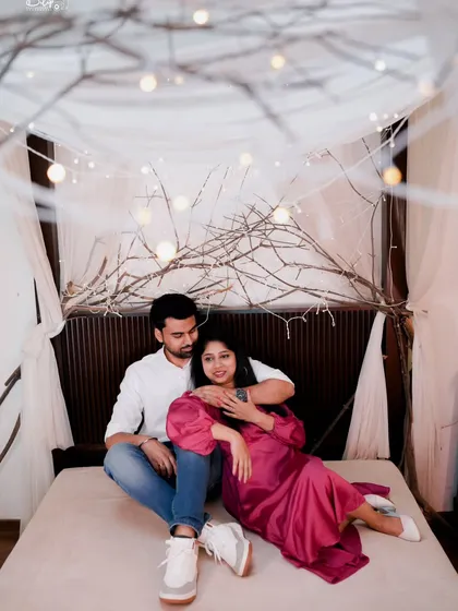 An intimate pre-wedding photo in our canopy bed set, decorated with string lights. This setup is perfect for creating cozy and romantic moments.