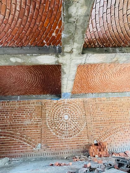 The same yoga classroom, showing the combination of Rohtak domes on the ceiling and intricate circular patterns on the brick walls. These techniques are not only beautiful but also help regulate temperature and acoustics.