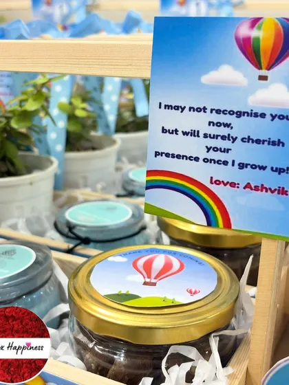 A detailed shot of the custom jar lid and personalized thank you note for the 'Hot Air Balloon' themed favors.
