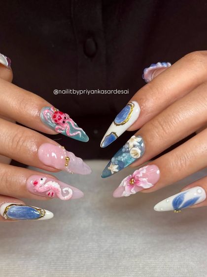 A different perspective of the 3D ocean set, focusing on the stiletto shape and the variety of sculpted elements, from the pink seahorse to the blue and white waves.