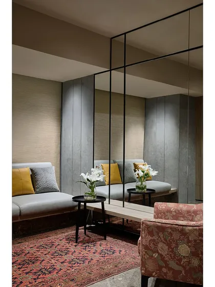 The previously underutilized mezzanine at the Blue Sea Banquet. We transformed it into a functional extension with additional seating and a dressing room, using mirrored paneling to add depth and style.