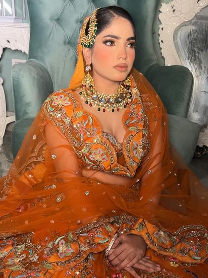 The passa is such an elegant hair accessory, perfect for adding a traditional yet stylish touch to your bridal look.