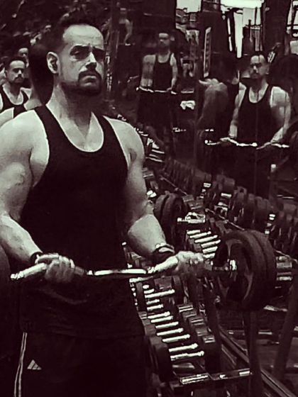 It's all about mindset. This bicep curl isn't just a physical movement; it's a mental exercise in focus and determination.