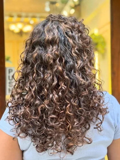 This before-and-after series shows the transformation to Chocolate Caramel Highlights. I focused on adding brightness around the face and through the lengths for a sun-kissed effect.