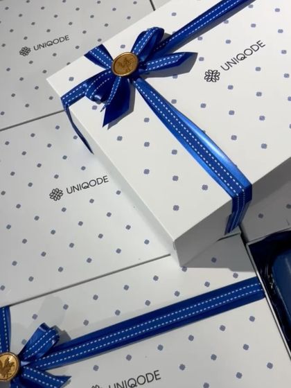 The final touch on the Uniqode corporate Diwali hampers. A crisp blue ribbon and a custom-embossed seal make these gifts feel extra special.
