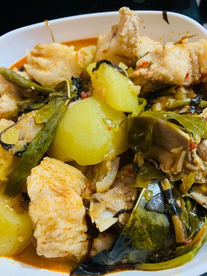 A lighter pork curry I make with fresh pork and bottle gourd. The flavors come from bamboo shoot juice, fresh Sichuan leaves, and balm leaf from my garden.