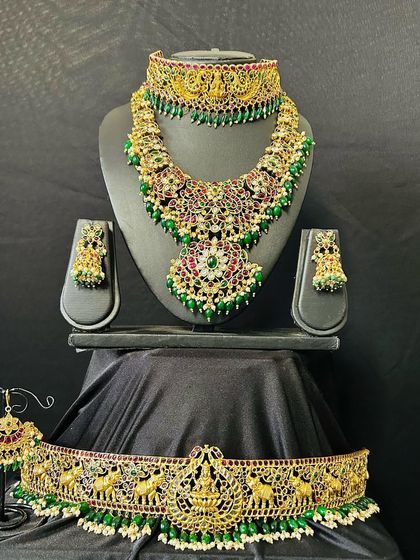 A short necklace and choker combination from our green beaded collection. You can rent these pieces separately or as part of the full bridal set.