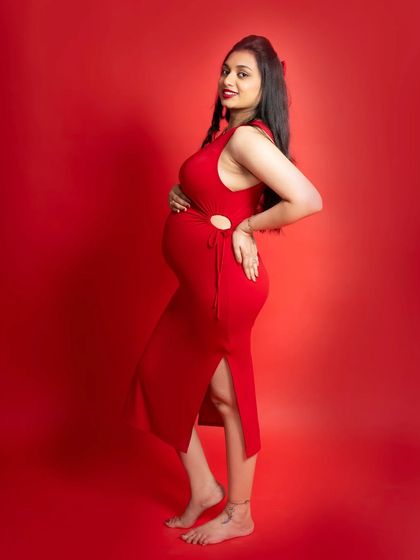 Lens And Stories - Maternity Photography The Glow of Motherhood: Solo Portraits photo 6