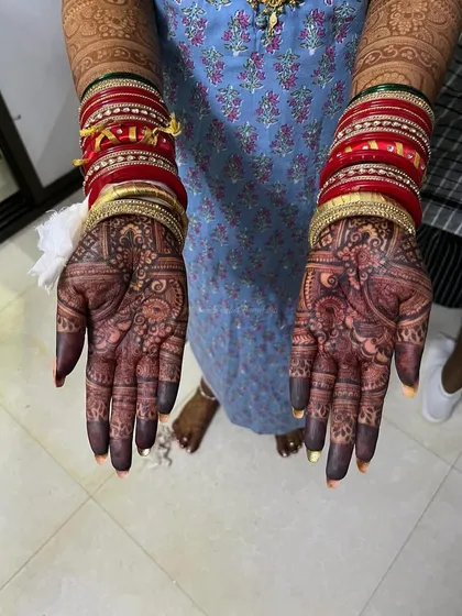 The full view of the "imperfectly perfect" stain, looking stunning with the bride's bangles.