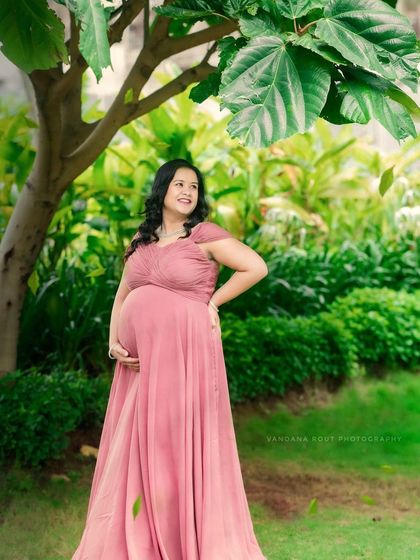 Outdoor Elegance: Lush Parks & Golden Light photo 14