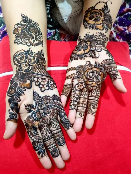 This floral patch design is a great example of creating an impactful look for wedding guests or siders.