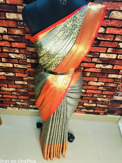 Here is a demonstration of the popular "fluffy pleats" technique on a mannequin. This style gives a beautiful, full look to the pallu and is something I can do for your sarees too.