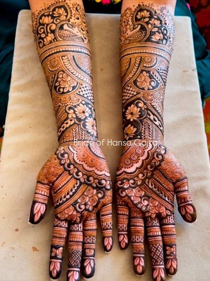 A full-coverage design with flowing, intricate patterns. The mix of bold floral motifs and delicate fillers creates a look that is both rich and gracefully balanced.