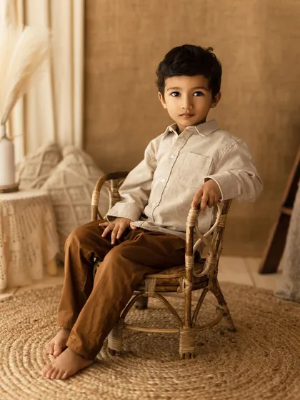A slightly different angle from the same session, capturing his two different moods in a single shoot. It shows the playful and serious sides of childhood.