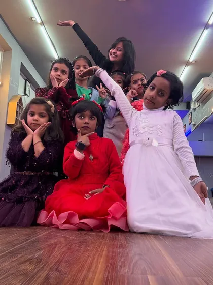 My chipmunks ki toli, all together after a super fun session. Look at those poses and happy faces, this is what our dance family is all about.