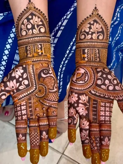 A beautiful example of Indo-Arabic bridal design, combining the boldness of Arabic patterns with the detailed fillers of Indian mehndi.