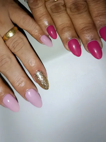 A fun mix-and-match set with different shades of pink and a gold glitter accent nail.