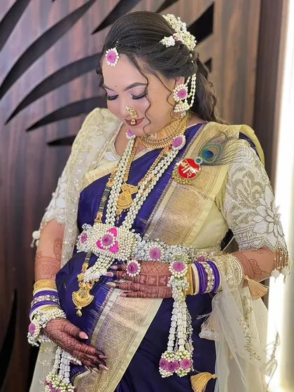 Another angle of the stunning blue and pink floral jewellery set, showing how the kamarband accentuates the baby bump.