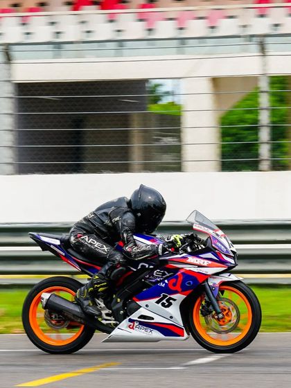Poojita AK launches her Yamaha R15 off the line during the Indian National Motorcycle Drag Racing Championship. Her impressive run earned her a 6th place finish in her first ever drag racing event.
