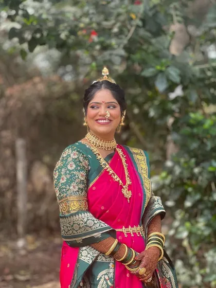 A smiling bride ready for her wedding. The makeup is radiant and long-lasting, ensuring she looks her best throughout the day.