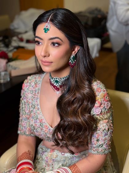 This effortless reception glow is a highly requested look. You'll learn to master dewy skin, soft contouring, and a subtle eye that makes a big impact.