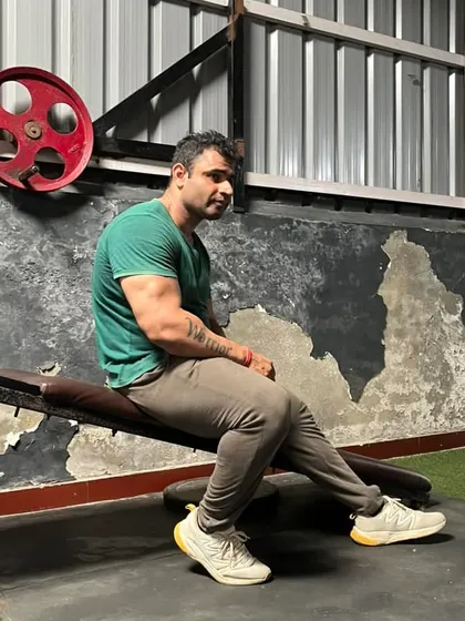 Taking a break on a bench. Seeing others work hard is the best motivation.