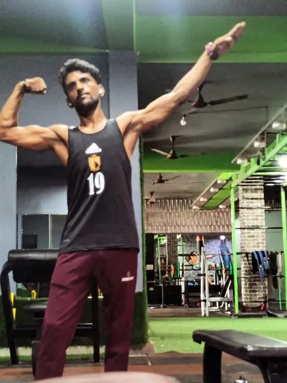 Another bicep pose in the gym. Each workout is a step forward, and I document my progress to stay accountable.