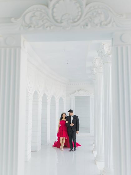 Elegant Gown Maternity Shoots photo 3