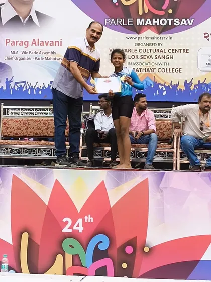 Here is another one of our gold medal winners from the 9 to 14 girls' category receiving her award at the Parle Mahotsav. We focus on strong fundamentals to ensure our students perform their best under pressure.