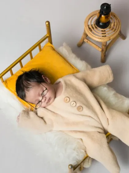 Even naps can be a photoshoot. This little one is sleeping soundly in a bunny outfit, complete with tiny glasses and a miniature guitar for a touch of whimsy.