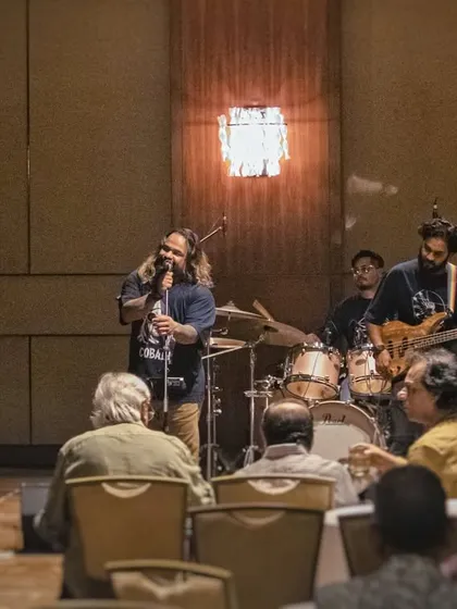 Even during the more relaxed moments of a corporate dinner, we know how to keep the vibe just right. Here we are, setting the mood for the Shapoorji Pallonji event.