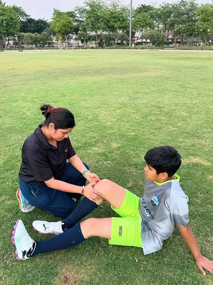 A player's career depends on their health. We provide physio-backed injury prevention and management right on the field. A dedicated physiotherapist conducts a knee assessment to ensure our young athlete's long-term fitness and performance. Your well-being is our priority.