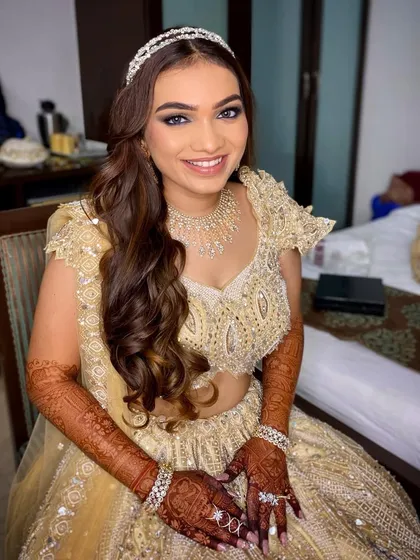 The final look for Khushbu's Sangeet. She looks absolutely radiant and ready to dance the night away.