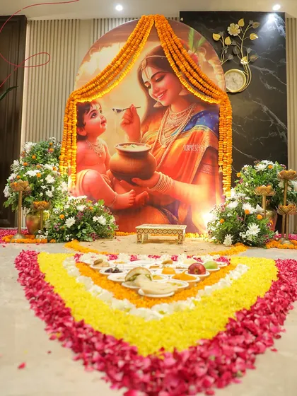 An Annaprashan ceremony marks a baby's first taste of solid food, and it's a milestone filled with tradition. For baby Divit, I designed this beautiful Krishna-Yashoda backdrop, framed with marigold garlands and fresh flowers, to create a sacred and memorable space for his first bite.