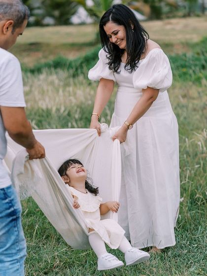 A simple cloth can become a swing and a source of endless laughter. I love using simple prompts to create playful, interactive moments that result in the most authentic family photos.