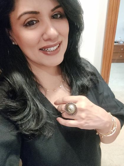 Snippets from a Saturday evening with school friends. I wore this simple black dress with a hint of beige on the pockets, accessorized with delicate gold and pearl jewelry.