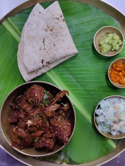 The simple pleasure of Kolhapuri Mutton Locha with Bhakri. Paired with lasun chutney and kharda, this meal is pure soul food and a highlight of my pop-up menus.