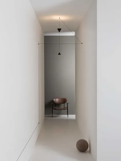 The Filomena system used to create a geometric installation in a narrow hallway. The wires and pendants become a piece of graphic art, transforming a simple corridor into a designed space.
