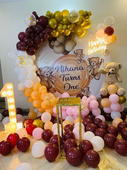 This is a duplicate of ID 29, 166, 193, 237. A classic and cute teddy bear theme for a first birthday. This setup features a custom backdrop with a wood-grain print, an organic balloon arch in earthy tones, and a light-up number '1'.