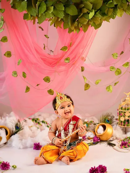 The perfect smile to celebrate Janmashtami. This baby, dressed as Krishna, is full of happiness in our specially designed festive studio set.