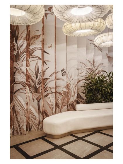 The lenticular wallpaper in the entrance lobby creates a dynamic effect, with the botanical pattern appearing to shift as you walk by. This interactive element adds a layer of discovery and playfulness to the design.