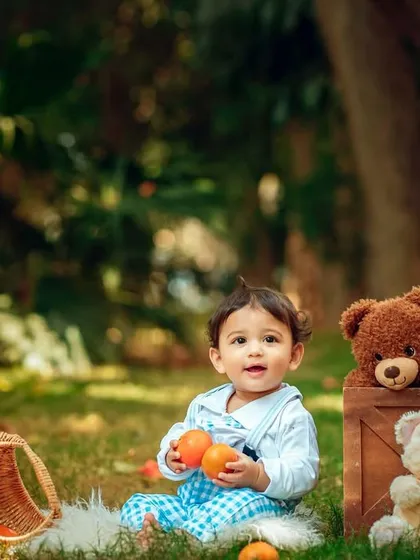 A full view of the adorable teddy bear picnic. Outdoor sessions like this are relaxed and allow children to just be themselves.