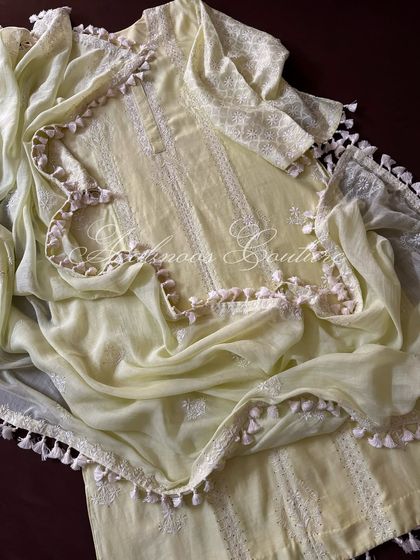 A slightly different perspective of the laid-out set, focusing on the texture and details.