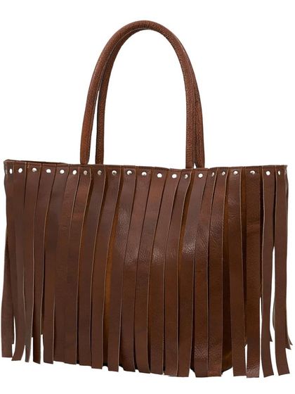 The Tassel Tango Tote in a warm brown. A versatile color that works for any season, this tote is both sophisticated and practical.