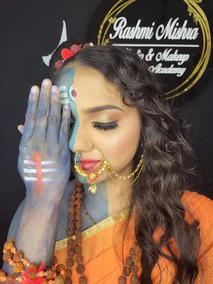 The hand covering half the face emphasizes the duality of the Ardhanarishvara concept, a technique in creative makeup storytelling.