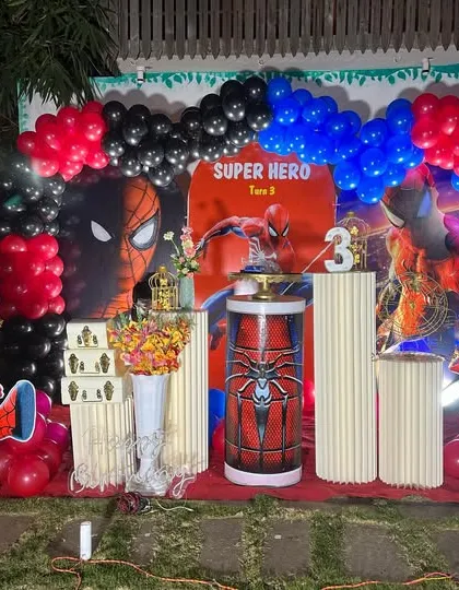 Another view of the detailed Spiderman birthday stage, showing the arrangement of props and balloons.
