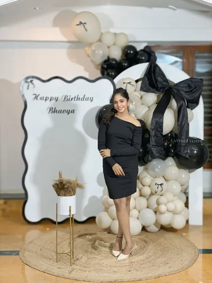 Another look at the elegant black and white bow-themed birthday party.